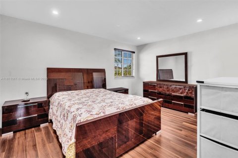 Casa en venta en Miami, Florida, 4 dormitorios, 243.31 m2 № 1867144 - foto 22