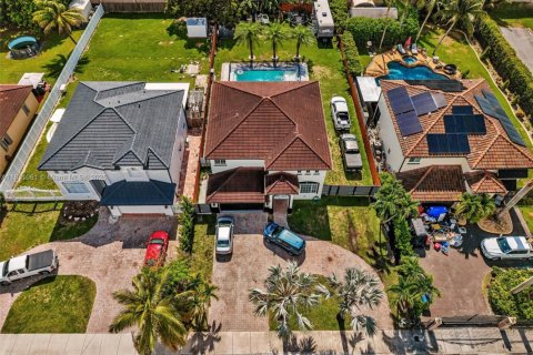 Casa en venta en Miami, Florida, 4 dormitorios, 243.31 m2 № 1867144 - foto 10