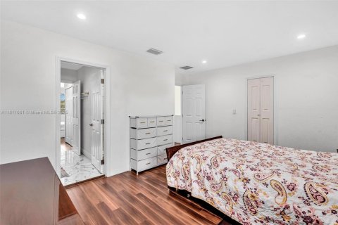 Casa en venta en Miami, Florida, 4 dormitorios, 243.31 m2 № 1867144 - foto 21
