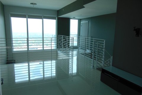 Condo in Miami, Florida, 1 bedroom  № 2053032 - photo 5