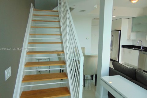 Condo in Miami, Florida, 1 bedroom  № 2053032 - photo 20