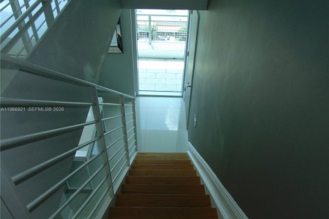 Condo in Miami, Florida, 1 bedroom  № 2053032 - photo 17