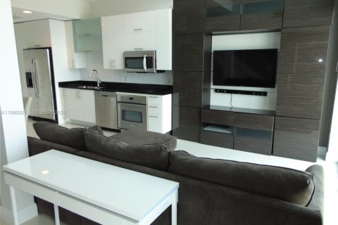 Condo in Miami, Florida, 1 bedroom  № 2053032 - photo 24