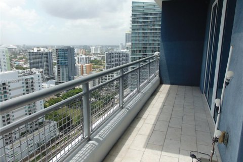 Condo in Miami, Florida, 1 bedroom  № 2053032 - photo 2
