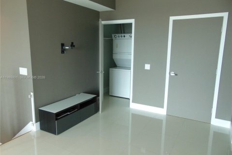 Condo in Miami, Florida, 1 bedroom  № 2053032 - photo 6