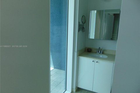 Condo in Miami, Florida, 1 bedroom  № 2053032 - photo 18