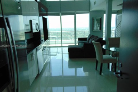 Condo in Miami, Florida, 1 bedroom  № 2053032 - photo 4