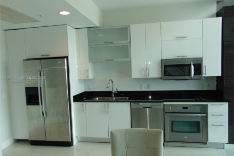 Condo in Miami, Florida, 1 bedroom  № 2053032 - photo 9