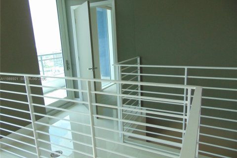 Condo in Miami, Florida, 1 bedroom  № 2053032 - photo 16