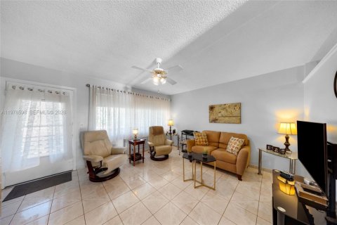 Condo à Hallandale Beach, Floride, 1 chambre  № 2079890