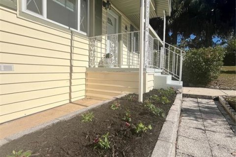 House in Mount Dora, Florida 2 bedrooms, 116.31 sq.m. № 1534890 - photo 4
