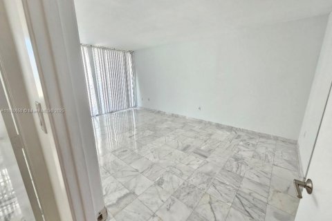Снять в аренду кондоминиум в Авентура, Флорида 2 спальни, 149.11м2, № 1861773 - фото 16