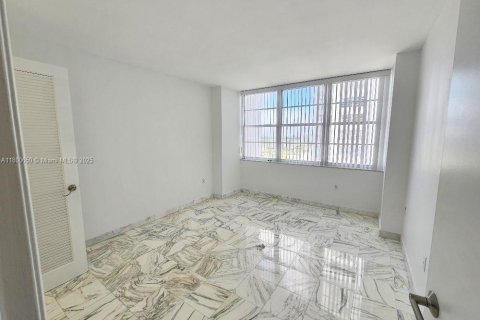 Снять в аренду кондоминиум в Авентура, Флорида 2 спальни, 149.11м2, № 1861773 - фото 14