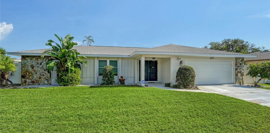 House in Bradenton, Florida 3 bedrooms, 161.74 sq.m. № 1872759
