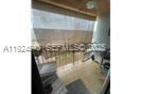 Condominio en venta en Hialeah, Florida, 2 dormitorios, 86.4 m2 № 1982789 - foto 15