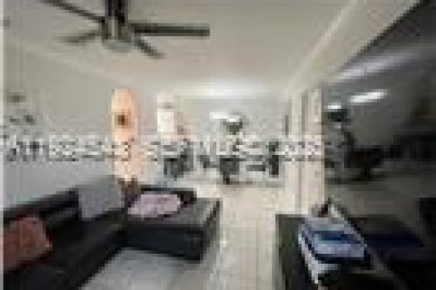 Condominio en venta en Hialeah, Florida, 2 dormitorios, 86.4 m2 № 1982789 - foto 10