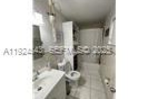Condominio en venta en Hialeah, Florida, 2 dormitorios, 86.4 m2 № 1982789 - foto 14