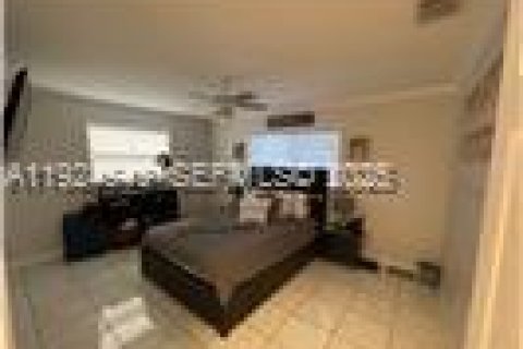 Condominio en venta en Hialeah, Florida, 2 dormitorios, 86.4 m2 № 1982789 - foto 13