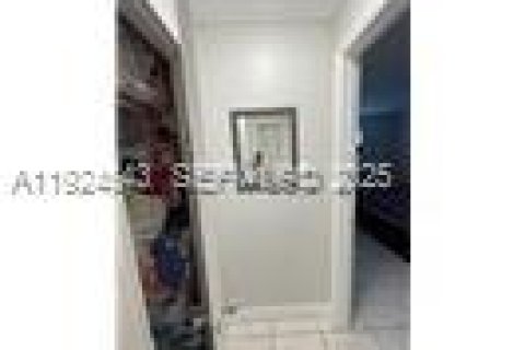 Condominio en venta en Hialeah, Florida, 2 dormitorios, 86.4 m2 № 1982789 - foto 6