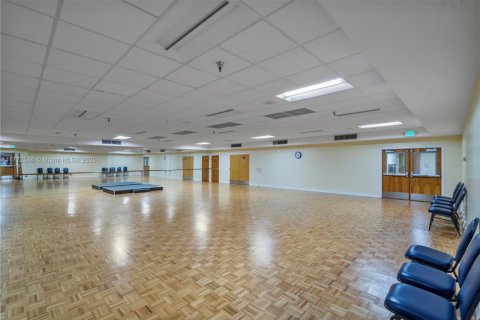 Купить кондоминиум в Пемброк-Пайнс, Флорида 2 спальни, 110.74м2, № 1610100 - фото 29