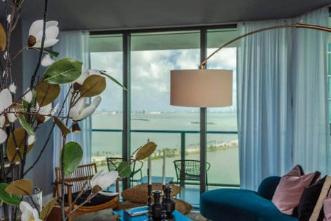 Condo in Miami, Florida, 3 bedrooms  № 2065967