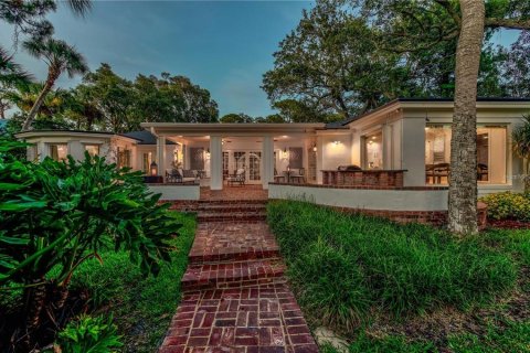 Casa en alquiler en Saint Petersburg, Florida, 4 dormitorios, 452.81 m2 № 1624991 - foto 1