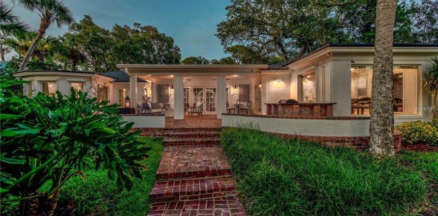 Casa en Saint Petersburg, Florida 4 dormitorios, 452.81 m2 № 1624991