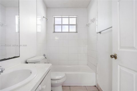 Villa ou maison à louer à Hollywood, Floride: 3 chambres, 170.1 m2 № 2010268 - photo 17