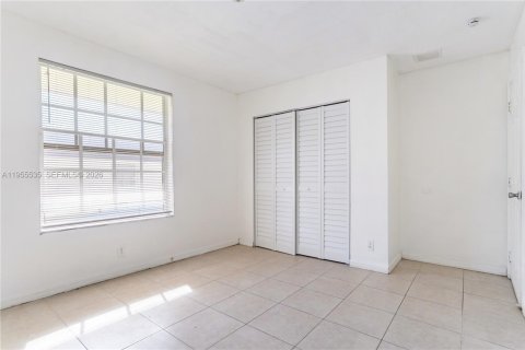 Villa ou maison à louer à Hollywood, Floride: 3 chambres, 170.1 m2 № 2010268 - photo 13