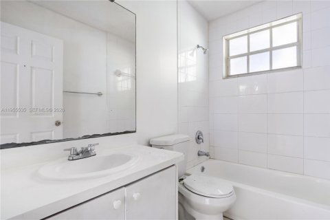 Villa ou maison à louer à Hollywood, Floride: 3 chambres, 170.1 m2 № 2010268 - photo 16