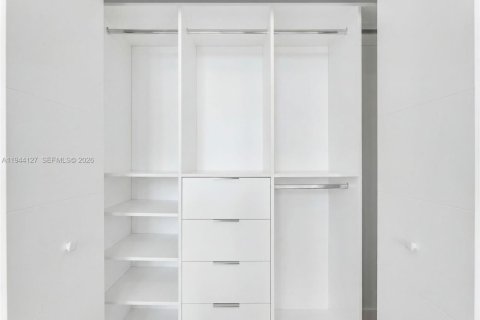 Купить кондоминиум в Майами, Флорида 2 спальни, 119.66м2, № 2001477 - фото 19