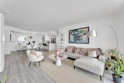 Купить кондоминиум в Майами, Флорида 2 спальни, 119.66м2, № 2001477 - фото 7