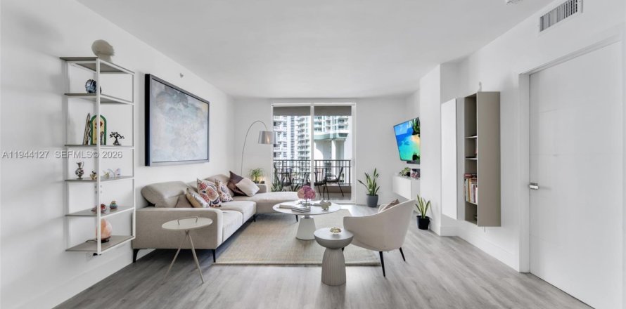 Кондоминиум с 2 спальнями в Майами, Флорида № 2001477