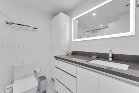 Купить кондоминиум в Майами, Флорида 2 спальни, 119.66м2, № 2001477 - фото 17