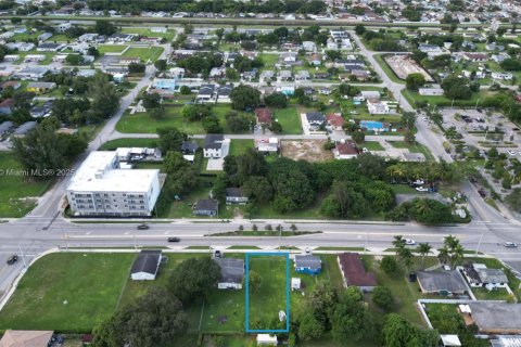 Commercial property in Miami, Florida № 2146029 - photo 2