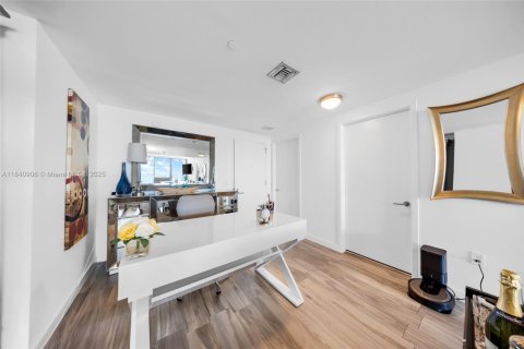 Copropriété à vendre à Miami, Floride: 2 chambres, 106.19 m2 № 1830239 - photo 14