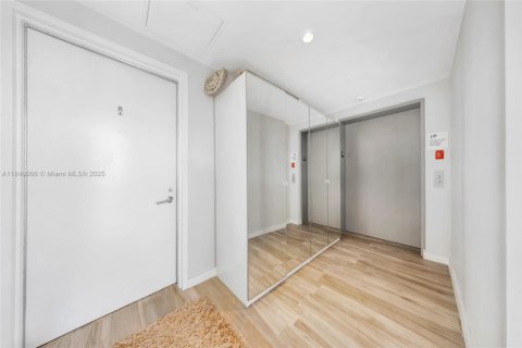 Copropriété à vendre à Miami, Floride: 2 chambres, 106.19 m2 № 1830239 - photo 27