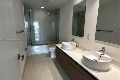Copropriété à louer à Miami, Floride: 2 chambres, 100.43 m2 № 2048196 - photo 2