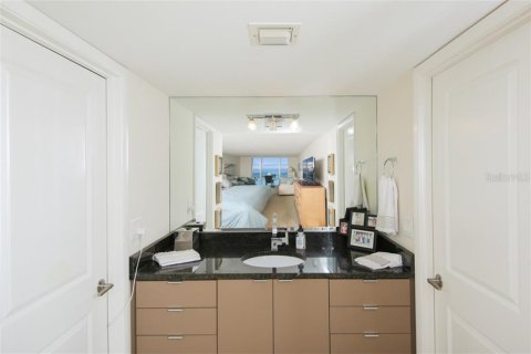 Condominio en alquiler en Longboat Key, Florida, 2 dormitorios, 136.57 m2 № 251559 - foto 11