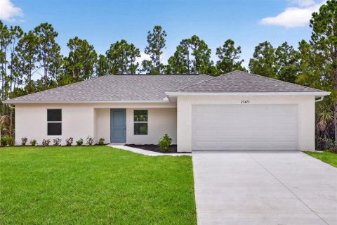 House in Port Charlotte, Florida 3 bedrooms, 123.84 sq.m. № 2219628