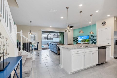 Townhouse in Davenport, Florida 5 bedrooms, 213.02 sq.m. № 1893963 - photo 4