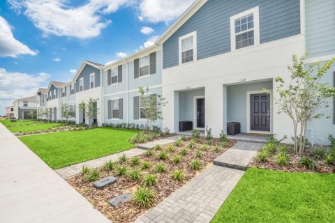 Townhouse in Davenport, Florida 5 bedrooms, 213.02 sq.m. № 1893963 - photo 2