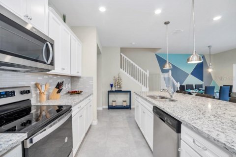 Townhouse in Davenport, Florida 5 bedrooms, 213.02 sq.m. № 1893963 - photo 9