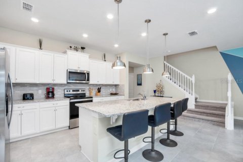 Townhouse in Davenport, Florida 5 bedrooms, 213.02 sq.m. № 1893963 - photo 12