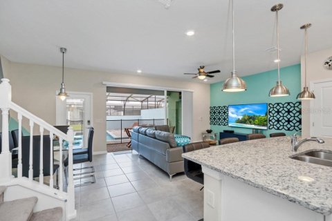 Townhouse in Davenport, Florida 5 bedrooms, 213.02 sq.m. № 1893963 - photo 5