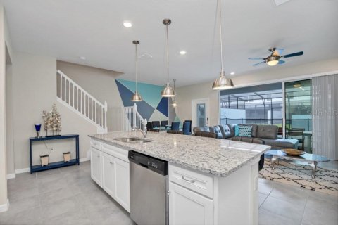 Townhouse in Davenport, Florida 5 bedrooms, 213.02 sq.m. № 1893963 - photo 8