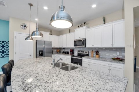Townhouse in Davenport, Florida 5 bedrooms, 213.02 sq.m. № 1893963 - photo 7