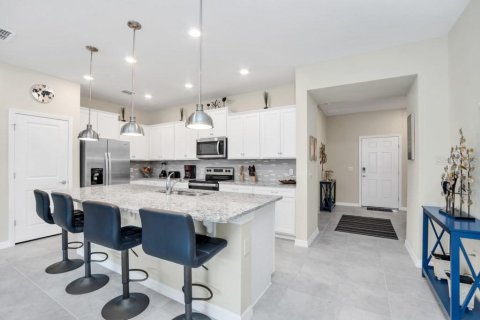 Townhouse in Davenport, Florida 5 bedrooms, 213.02 sq.m. № 1893963 - photo 10