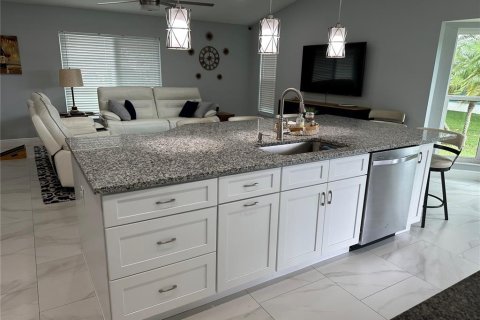 Villa ou maison à vendre à New Port Richey, Floride: 2 chambres, 169.27 m2 № 2419902 - photo 15