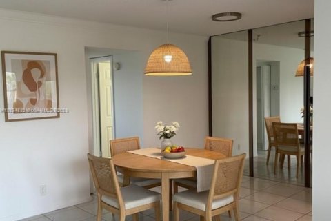 Condo in Hollywood, Florida, 1 bedroom  № 1948535 - photo 5